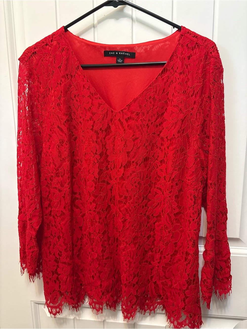 Zac & Rachel Red Lace V-Neck Long Sleeve Top. Size XL.